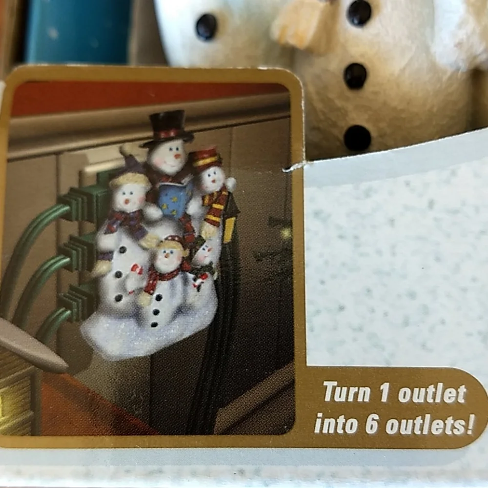 Snowman Family Outlet Adapter